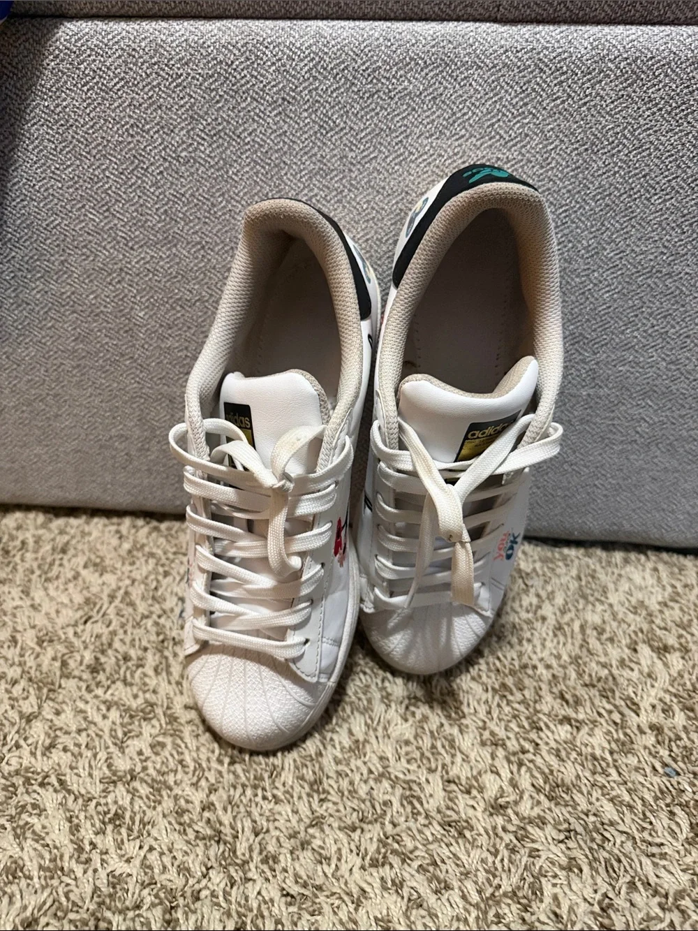 adidas White Low-Top Sneakers with Green Logo and Black Heel
